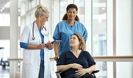 Pregnant patient with doctor and nurse